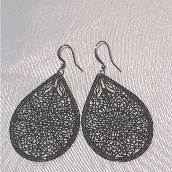 Sophisticated Dark Gunmetal Filigree Teardrop Dangle Earrings - Picture 2 of 10